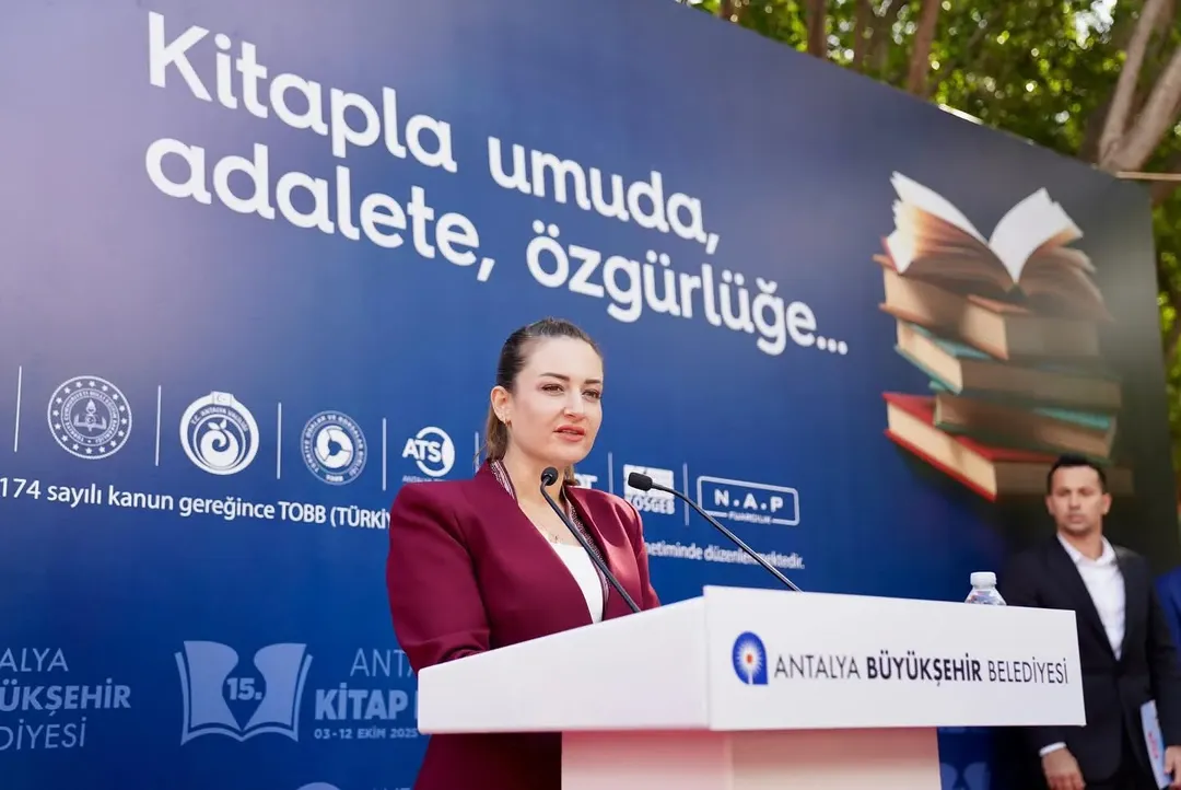 Antalya Kitap Fuarı, Zülfü Livaneli'nin Katılımıyla Açıldı