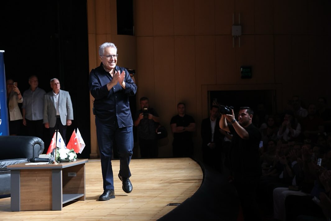 Zülfü Livaneli, 15. Antalya Kitap Fuarı'nda Okurlarıyla Buluştu
