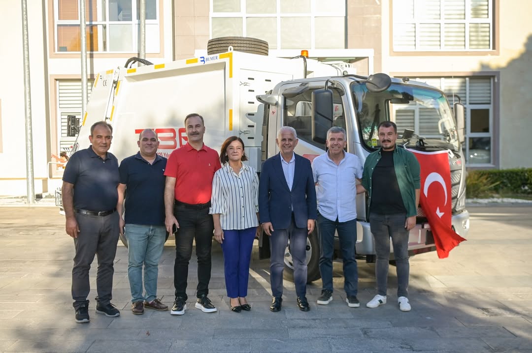 Demre Belediyesi'ne Türkiye Belediyeler Birliği'nden Hibe Araç Desteği