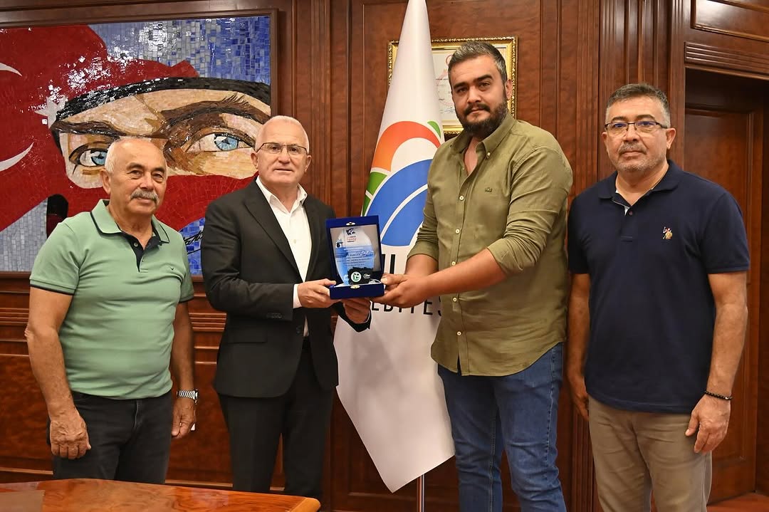 Kumluca'da Büyük Balık Yarışmasına Belediye Desteğine Plaket