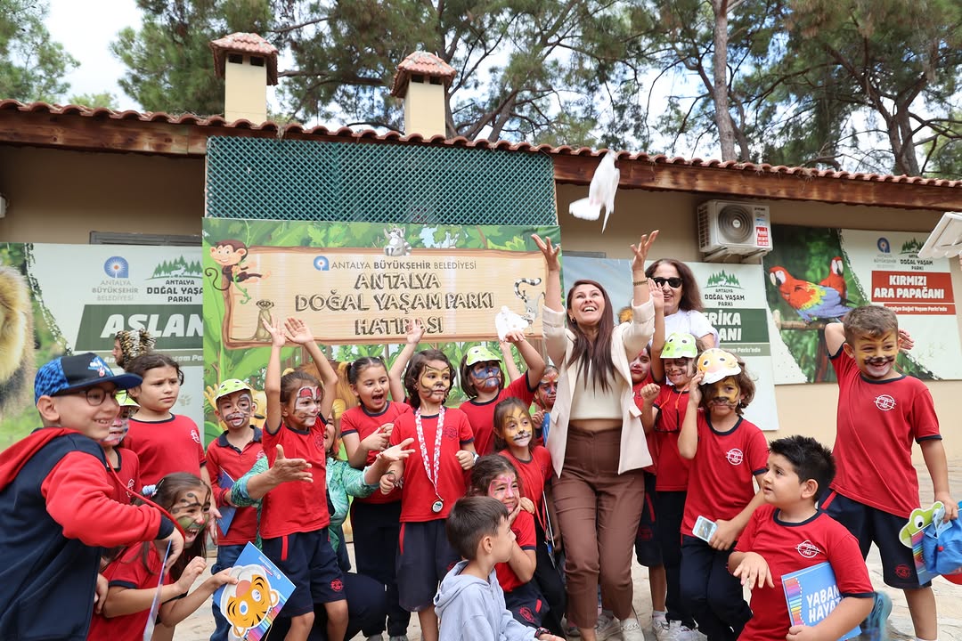 Antalya'da 4 Ekim Hayvanları Koruma Günü Coşkusu