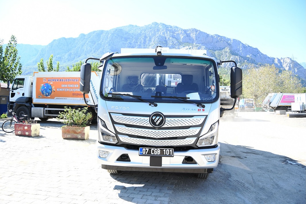 Kemer Belediyesi Çöp Toplama Filosunu Güçlendiriyor