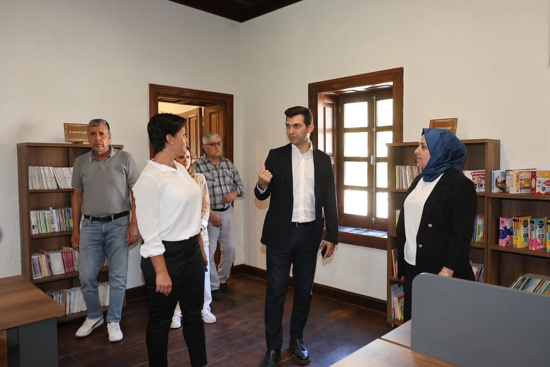 Aksu Belediyesi Taş Mektep Halk Kütüphanesi Yenilenen Yüzüyle Hizmete Açıldı