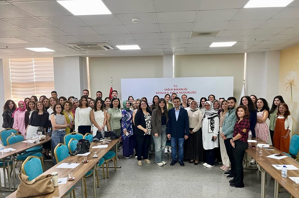 Antalya'da Sağlık Çalışanlarına Afet Ruh Sağlığı Eğitimi