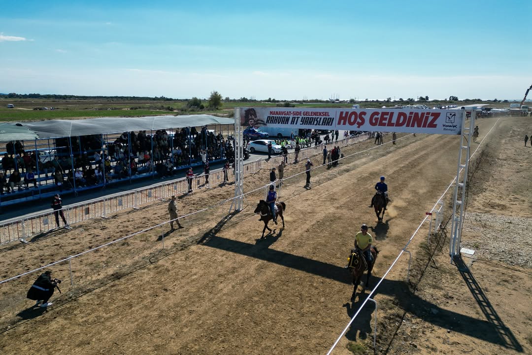 Manavgat'ta Geleneksel Rahvan At Yarışları Coşkusu