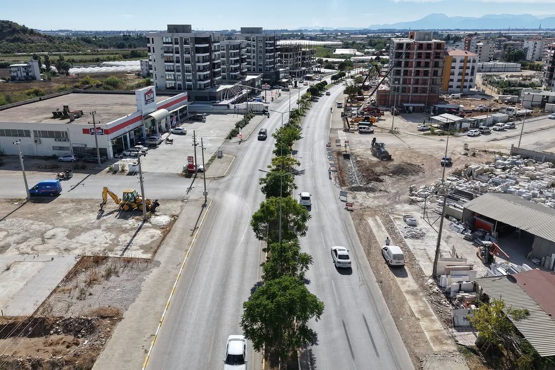 Serik Belediyesi, Belek'te Trafik Güvenliği İçin Kavşak Düzenleme Çalışması Başlattı