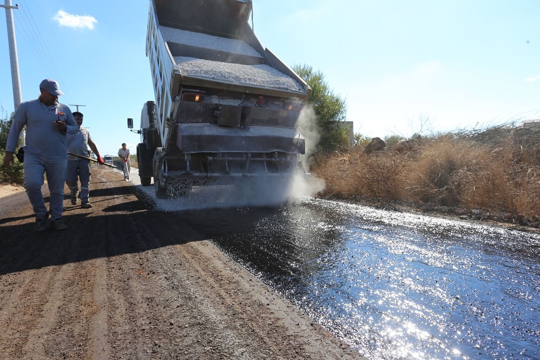 Kepez Belediyesi Kızıllı Mahallesi Yollarını Sathi Asfalt ile Yeniliyor