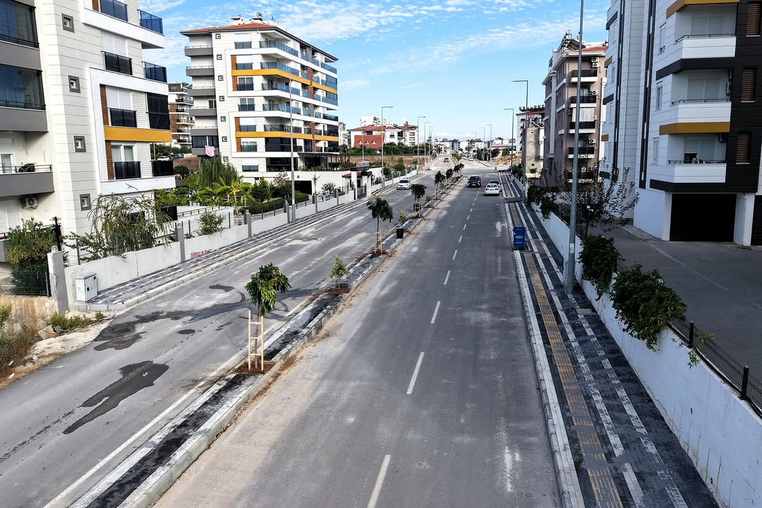 Serik Belediyesi, Orta Mahalle'de Yeşil Alan Çalışmalarını Hızlandırdı