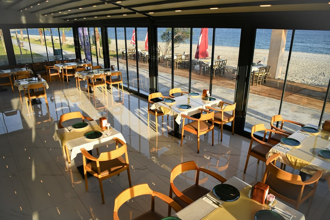 Demre'de Taşdibi Sahil Parkı'nda Serpme Kahvaltı Keyfi Başlıyor