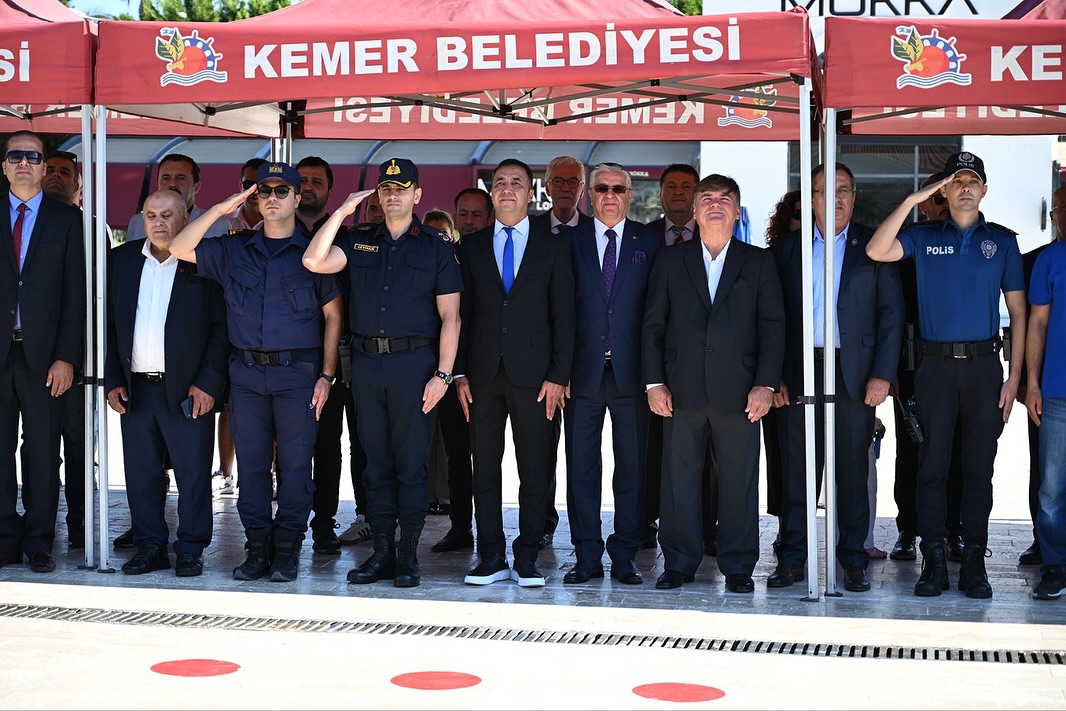 Kemer'de Muhtarlar Günü Törenle Kutlandı