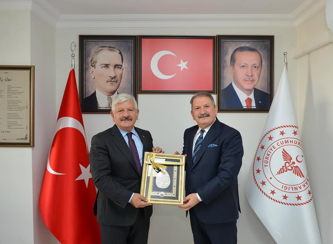 Antalya İl Sağlık Müdürü Behzat Özkan, Sağlık Bilimleri Üniversitesi Rektörü Kemalettin Aydın'ı Makamında Ağırladı