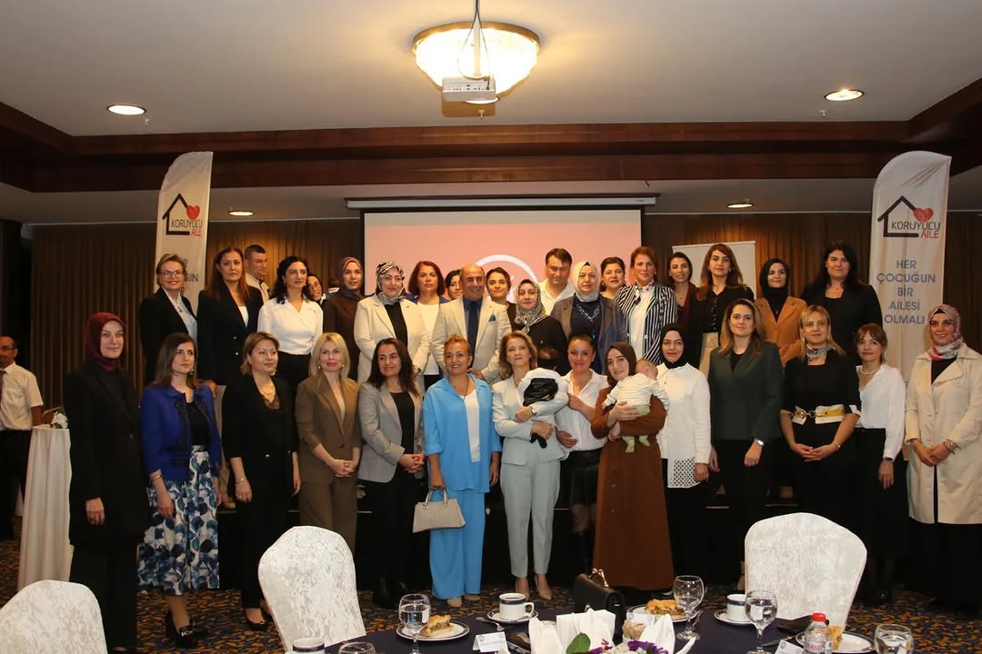 Antalya'da Gönül Elçileri Farkındalık Toplantısı ve Koruyucu Aile Sözleşmeleri İmzalandı