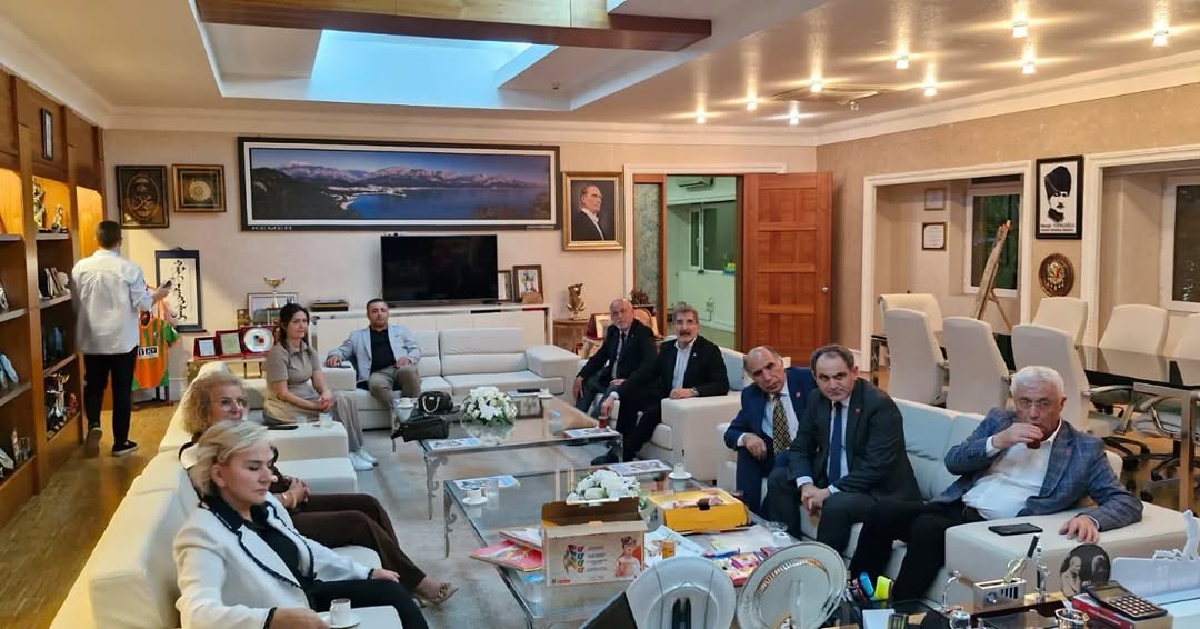 CHP Heyeti, Kemer'de Belediye Çalışmalarını Değerlendirdi