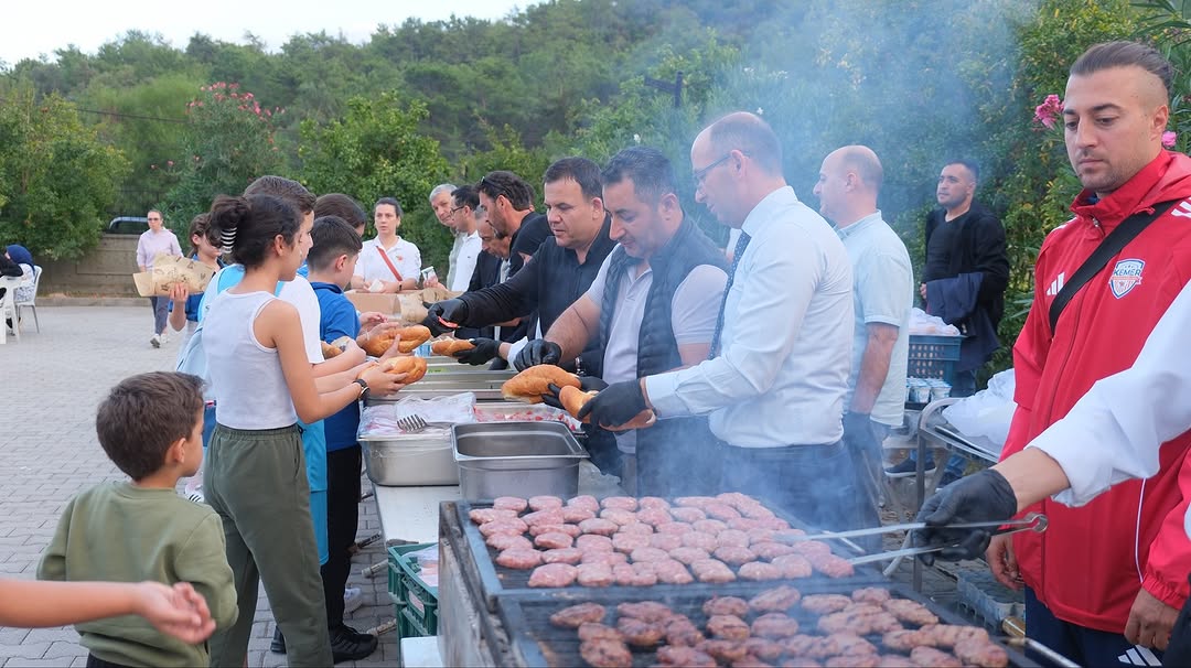 Kemer Belediyesi Genç Sporcuları Mangal Partisi ile Ödüllendirdi