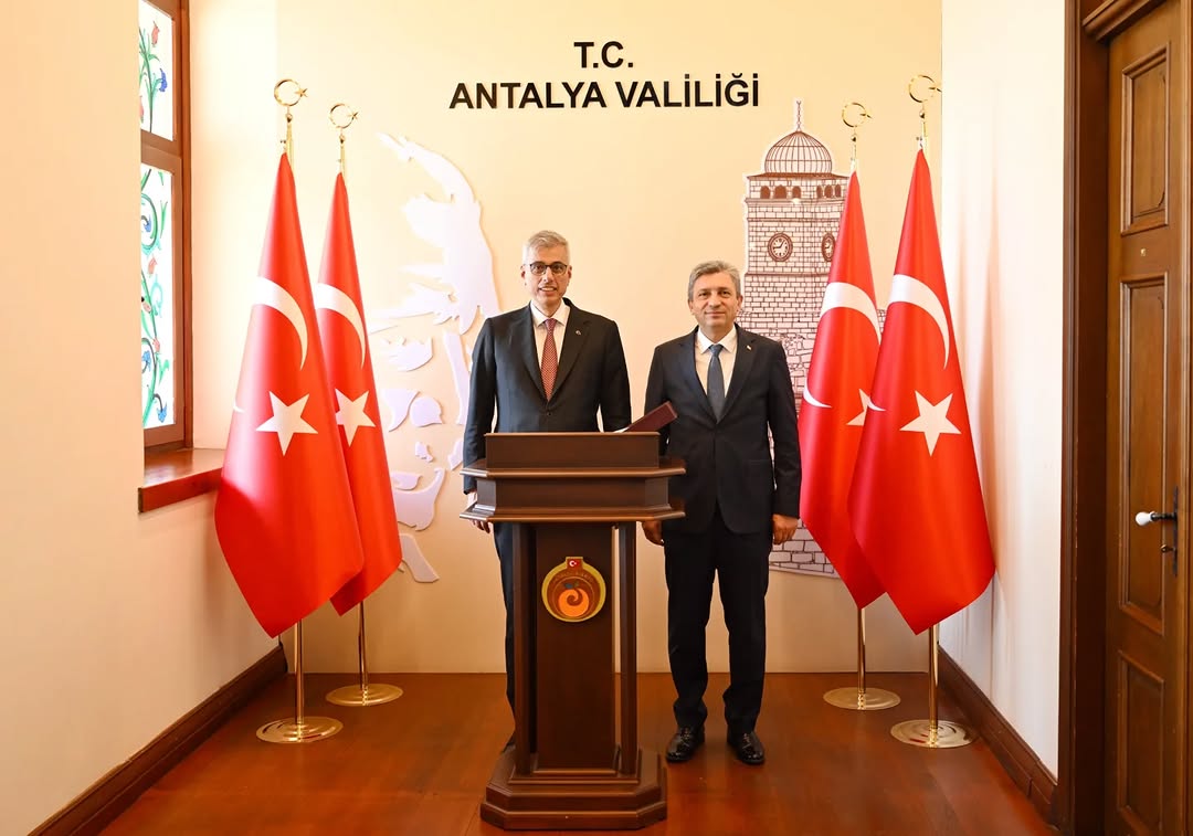 Sağlık Bakanı Memişoğlu, Antalya Valiliği'ni Ziyaret Etti