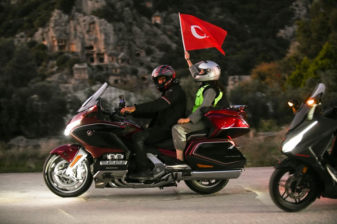 Antalya Demre'de Cumhuriyet Coşkusu Bisiklet ve Motor Turu ile Sokaklara Taşındı